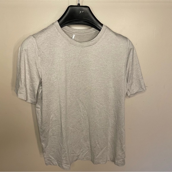 Fabletics Blake Short Sleeve Long Tee Size S in Ash Heather NWT - Picture 1 of 3